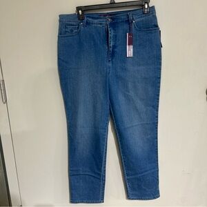 Gloria Vanderbilt 18 HERITAGE Fit Mid Rise Tapered Leg Amanda Stretch Jeans. NEW